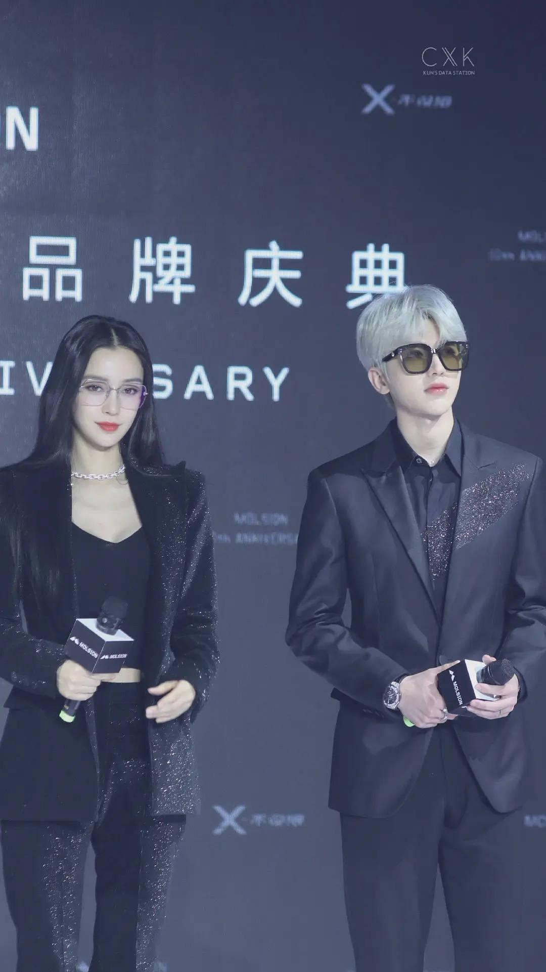 Ngay lập tức khán giả đặt nghi vấn hai người đang hẹn hò. Ngay lập tức khán giả đặt nghi vấn hai người đang hẹn hò.