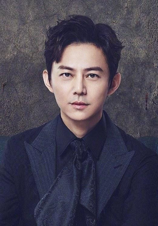 Hà Cảnh là MC nổi tiếng nhất nhì xứ Trung.