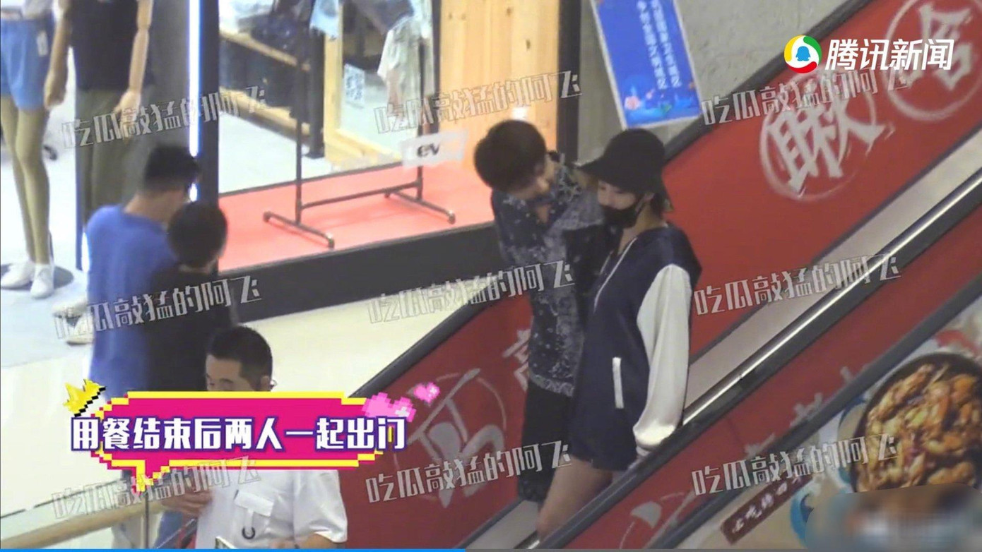 Cười đùa vui vẻ. Cười đùa vui vẻ.