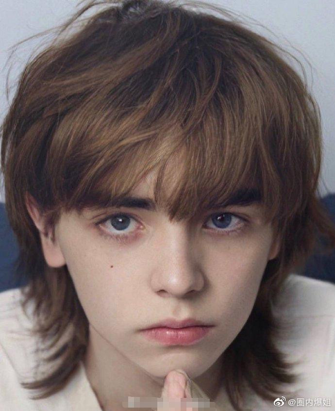 Vẻ ngoài gây sốt của chàng IT Eduard.