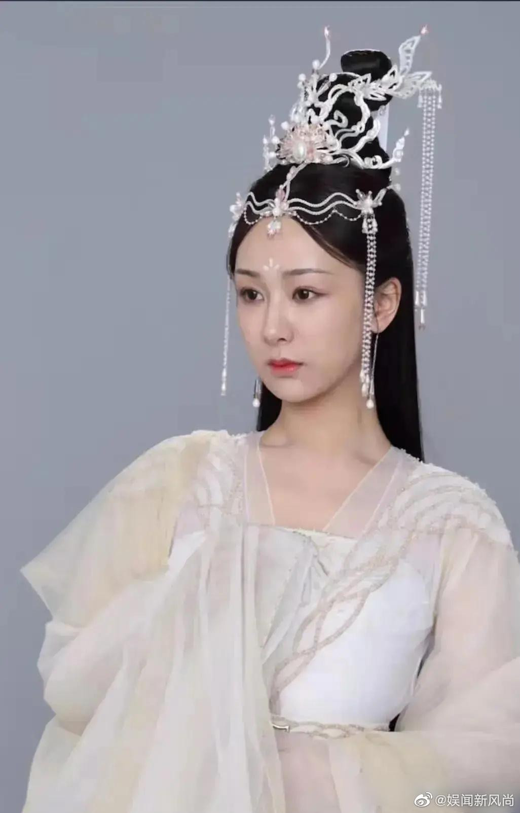 Khá giống với tạo hình của Dương Tử. Khá giống với tạo hình của Dương Tử.