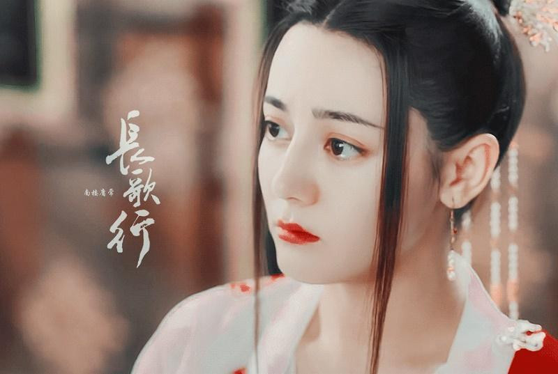 Tạo hình gây tranh cãi một thời gian của mỹ nhân Tân Cương trong "Trường Ca Hành". Tạo hình gây tranh cãi một thời gian của mỹ nhân Tân Cương trong "Trường Ca Hành".