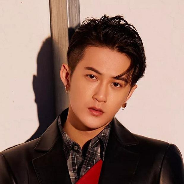 Và Đàm Kiện Thứ sẽ diễn chung phim cổ trang Chiết Yêu. Và Đàm Kiện Thứ sẽ diễn chung phim cổ trang Chiết Yêu.