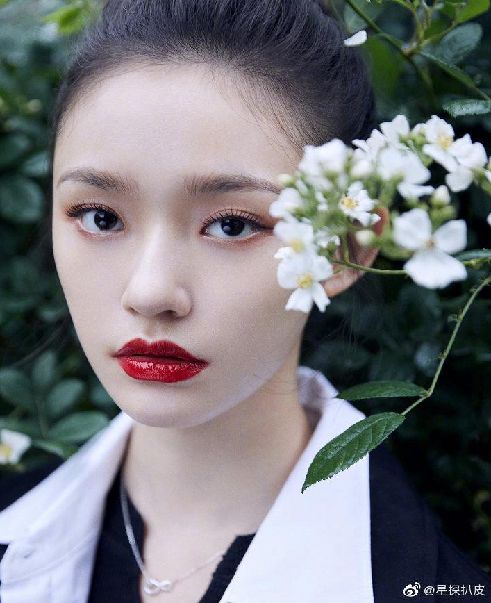 Khán giả cho rằng Lâm Duẫn đang chơi trò "mèo vờn chuột" với họ. Khán giả cho rằng Lâm Duẫn đang chơi trò "mèo vờn chuột" với họ.