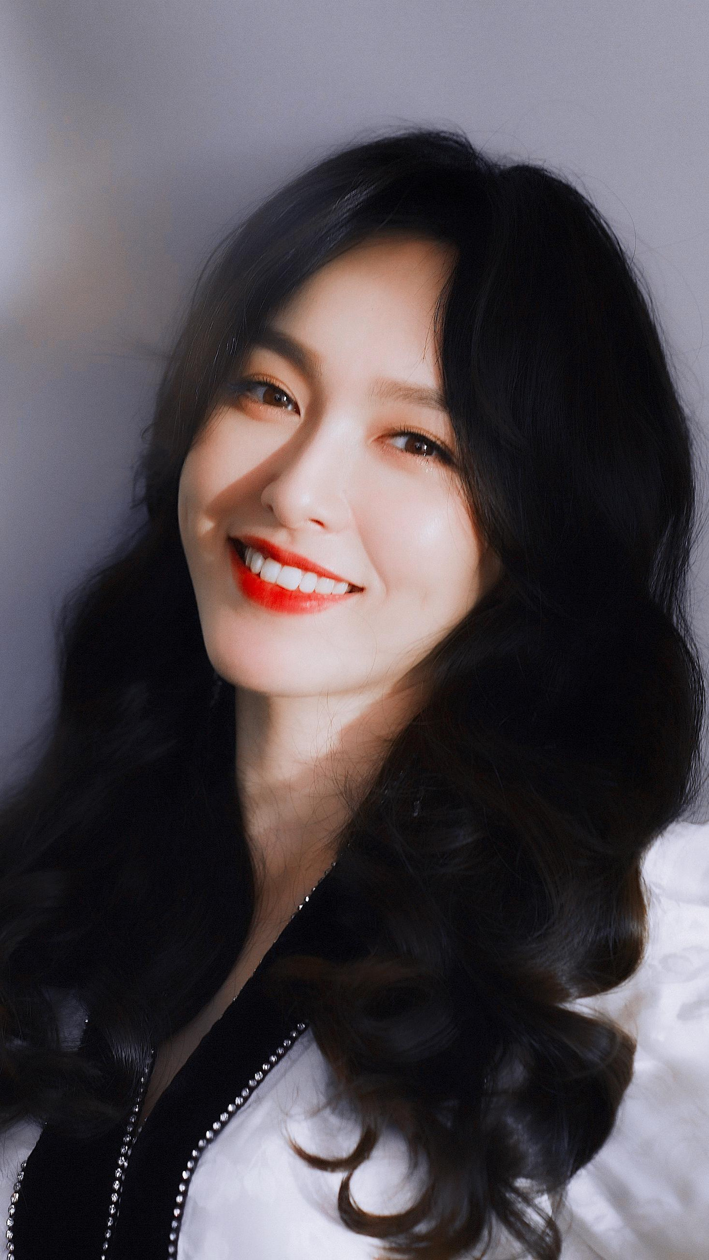 Người đẹp lại theo đuổi hình ảnh ngọt ngào dù tuổi tác ngày một lớn.