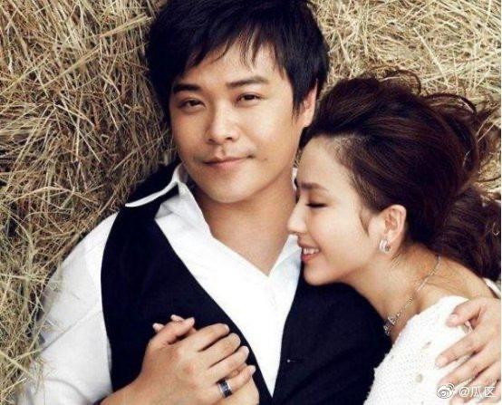 Thời gian Đồng Lệ Á mang thai, Trần Tư Thành bị bắt gặp ngoại tình. Thời gian Đồng Lệ Á mang thai, Trần Tư Thành bị bắt gặp ngoại tình.