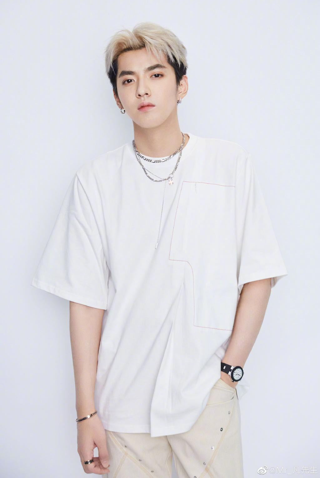 Nam ca sĩ còn bị tố phát sinh quan hệ với trẻ vị thành niên.