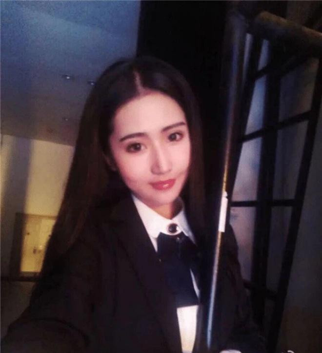 Hotgirl mạng từng khẳng định đang yêu đương với Phùng Thiệu Phong khi nam diễn viên đang có vợ.