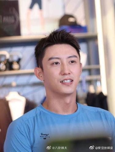 Hoàng Cảnh Du góp mặt trong sự kiện gần đây. Hoàng Cảnh Du góp mặt trong sự kiện gần đây.