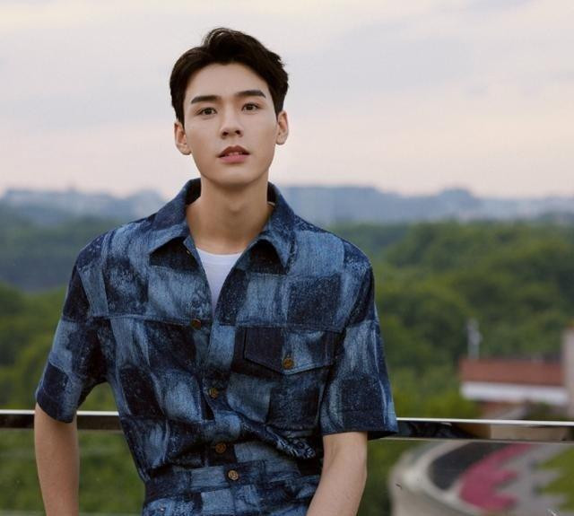 Cung Tuấn đang là một trong những nam thần được yêu thích nhất hiện nay. Cung Tuấn đang là một trong những nam thần được yêu thích nhất hiện nay.