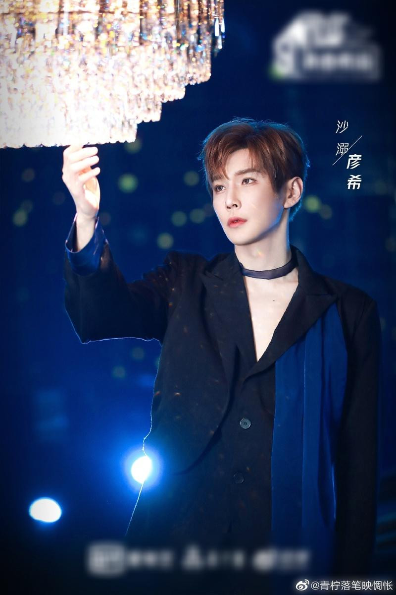 Nam nghệ sĩ giải thích vì vị trí của quán bar và cửa hàng mà xảy ra hiểu lầm.