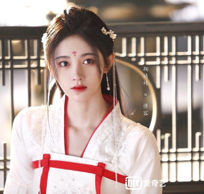 và Như Ý Phương Phi đều na ná nhau. và Như Ý Phương Phi đều na ná nhau.