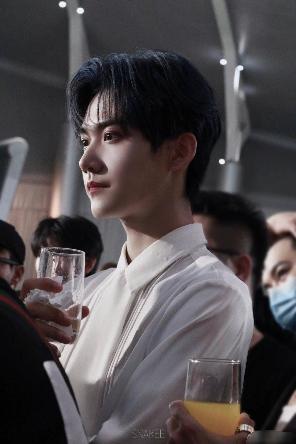 Trông Châu Kha Vũ có thiếu gia, quý tộc không chứ? Trông Châu Kha Vũ có thiếu gia, quý tộc không chứ?