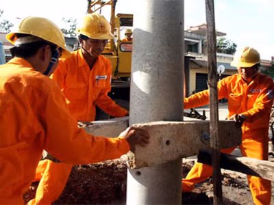 Tính bình quân, mỗi năm phải đưa vào 5.000 MW, là điều rất khó thực hiện. Tính bình quân, mỗi năm phải đưa vào 5.000 MW, là điều rất khó thực hiện