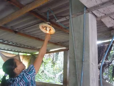 Gia đình anh Hường-chị Hoa ở KP 8, phường Tân An, thị xã La Gi (Bình Thuận) sử dụng Biogas thắp sáng và đun nấu, giảm chi phí sử dụng điện