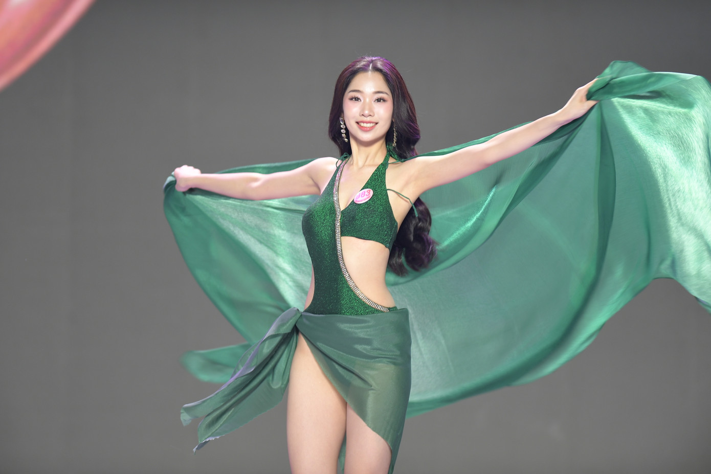 Cô có những màn bung tà ấn tượng khi trình diễn trong phần thi bikini. Với khả năng cảm nhạc, giải phóng hình thể tốt, Thùy Dương biết cách làm mình tỏa sáng trên sân khấu. Cô biết tương tác với ống kính máy quay, tạo dáng chuyên nghiệp.