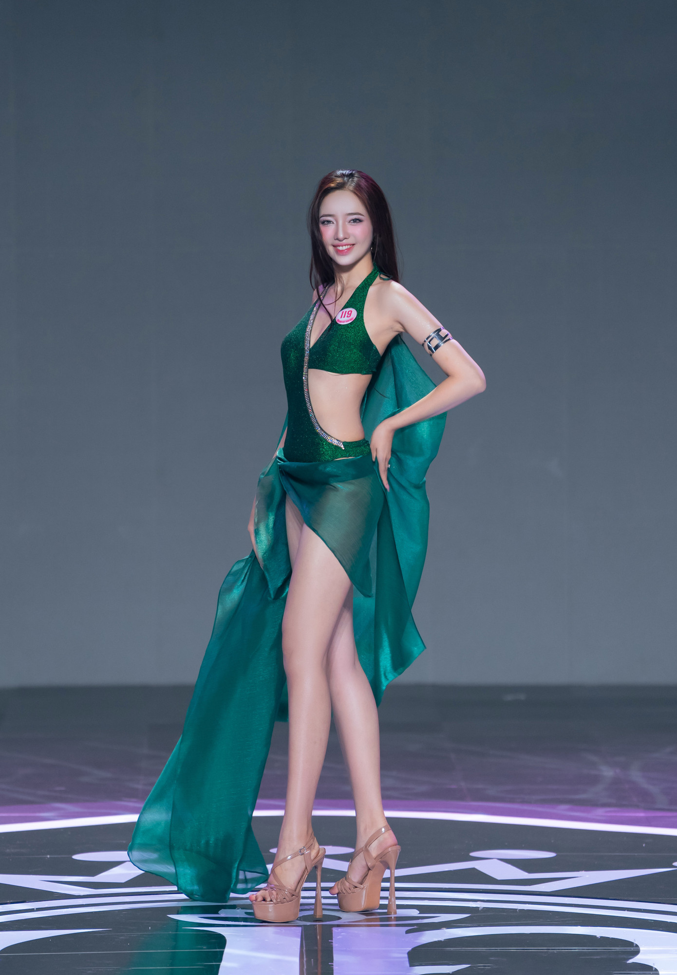 Thí sinh Võ Thị Thanh Bình, SBD 119, sinh năm 2005, đến từ Quảng Trị. Thanh Bình cao 1,7 m, số đo ba vòng 78-61-94 cm. Cô là sinh viên Đại học Sân khấu điện ảnh TPHCM. Thanh Bình được nhận xét là cô gái đa tài. Cô là Đại sứ Du lịch thân thiện với cộng đồng năm 2021 của tỉnh Quảng Trị, giành Giải nhất cuộc thi ảnh Vẻ đẹp nữ sinh trường THPT Gio Linh 2021, top 10 Đại sứ du lịch Quảng Trị... Cô từng lọt vào top 38 Hoa khôi Sinh viên Việt Nam, top 16 Hoa hậu Du lịch Bản sắc Việt Nam...