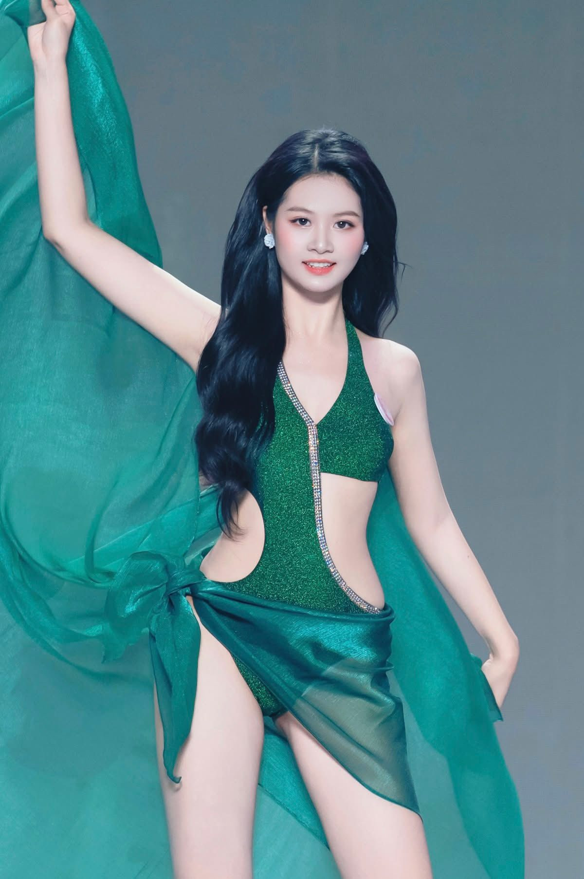 Cô có sự cải thiện rõ rệt về kỹ năng trình diễn ở phần thi bikini. Trên các diễn đàn sắc đẹp, Phương Linh nhận được nhiều bình luận về vẻ ngoài đáng yêu. Cô được đánh giá là nhân tố bí ẩn tại Hoa hậu Việt Nam 2024.