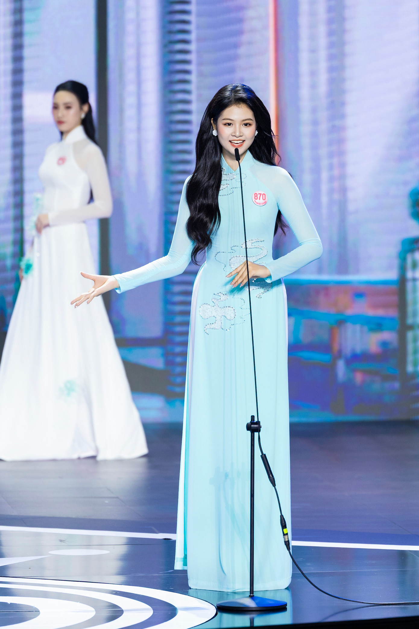 Phương Linh tự nhận thấy mình yếu về khả năng catwalk, nhưng cô nói không nản lòng mà sẽ nỗ lực cải thiện. Thông qua các lớp học cùng chuyên gia tại cuộc thi, cô có cơ hội trau dồi khả năng biểu cảm, giọng nói và kỹ năng trình diễn. Điều đó giúp Phương Linh tự tin thể hiện bản thân trên sân khấu chung khảo Hoa hậu Việt Nam 2024. Trong phần áo dài kết hợp hô tên, Phương Linh tự hào giới thiệu mình là người con Hà Tĩnh.