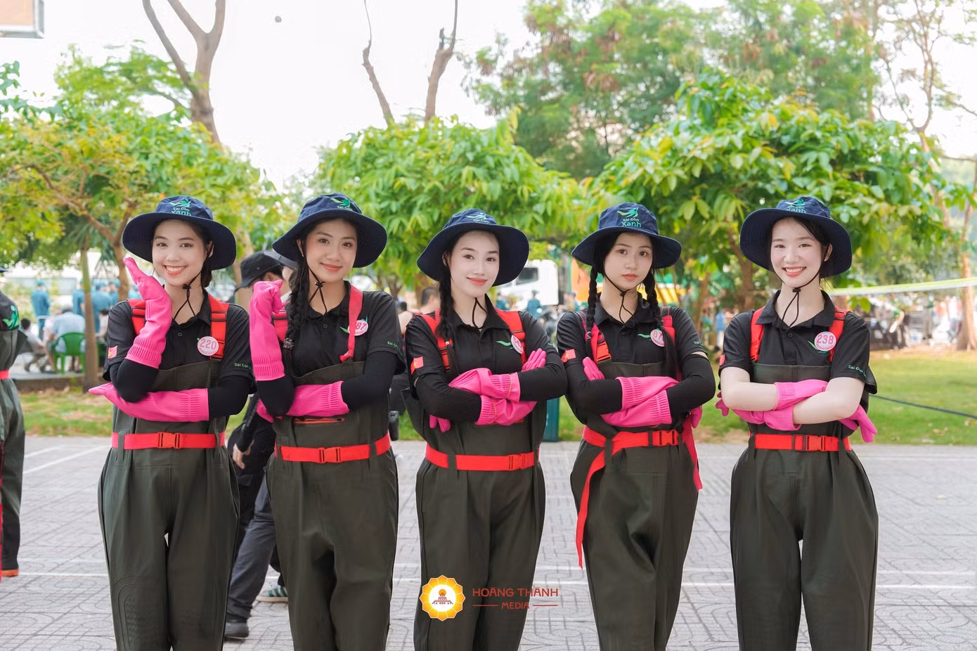 Tham gia cuộc thi Hoa hậu Việt Nam 2024, Phương Linh cùng các thí sinh có cơ hội làm việc nhóm, tham gia nhiều hoạt động ý nghĩa. Cô nhận thấy điều thay đổi lớn nhất khi bước vào nhà chung Hoa hậu Việt Nam đó là tự tin và giao tiếp với mọi người nhiều hơn. "Tôi là kiểu người chỉ tâm sự, bộc lộ bản thân với người thân thiết. Tham gia cuộc thi, tôi phải bộc lộ cảm xúc nhiều hơn với các thí sinh và trước ống kính để khán giả có thể hiểu hơn về câu chuyện của mình", cô nói.