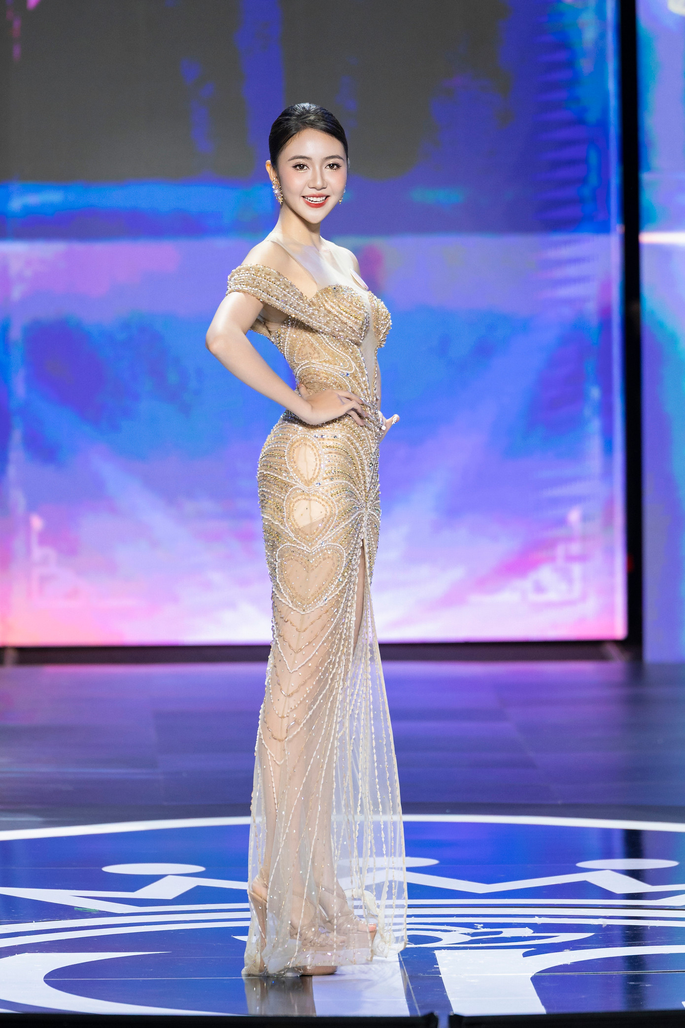 Thí sinh Lê Thị Mỹ Dung, SBD 934, sinh năm 2001, đến từ Kiên Giang. Cô cao 1,68 m, số đo ba vòng 80-62-85 cm. Mỹ Dung đã tốt nghiệp Sân khấu Điện ảnh TPHCM và đang dự định học văn bằng hai về kinh tế. Cô cho rằng đam mê nghệ thuật giúp rèn luyện tư duy sáng tạo, sự tinh tế, trong khi đó kinh doanh lại mang lại cho cô kỹ năng biến những ý tưởng sáng tạo thành sản phẩm và dịch vụ thực tiễn.