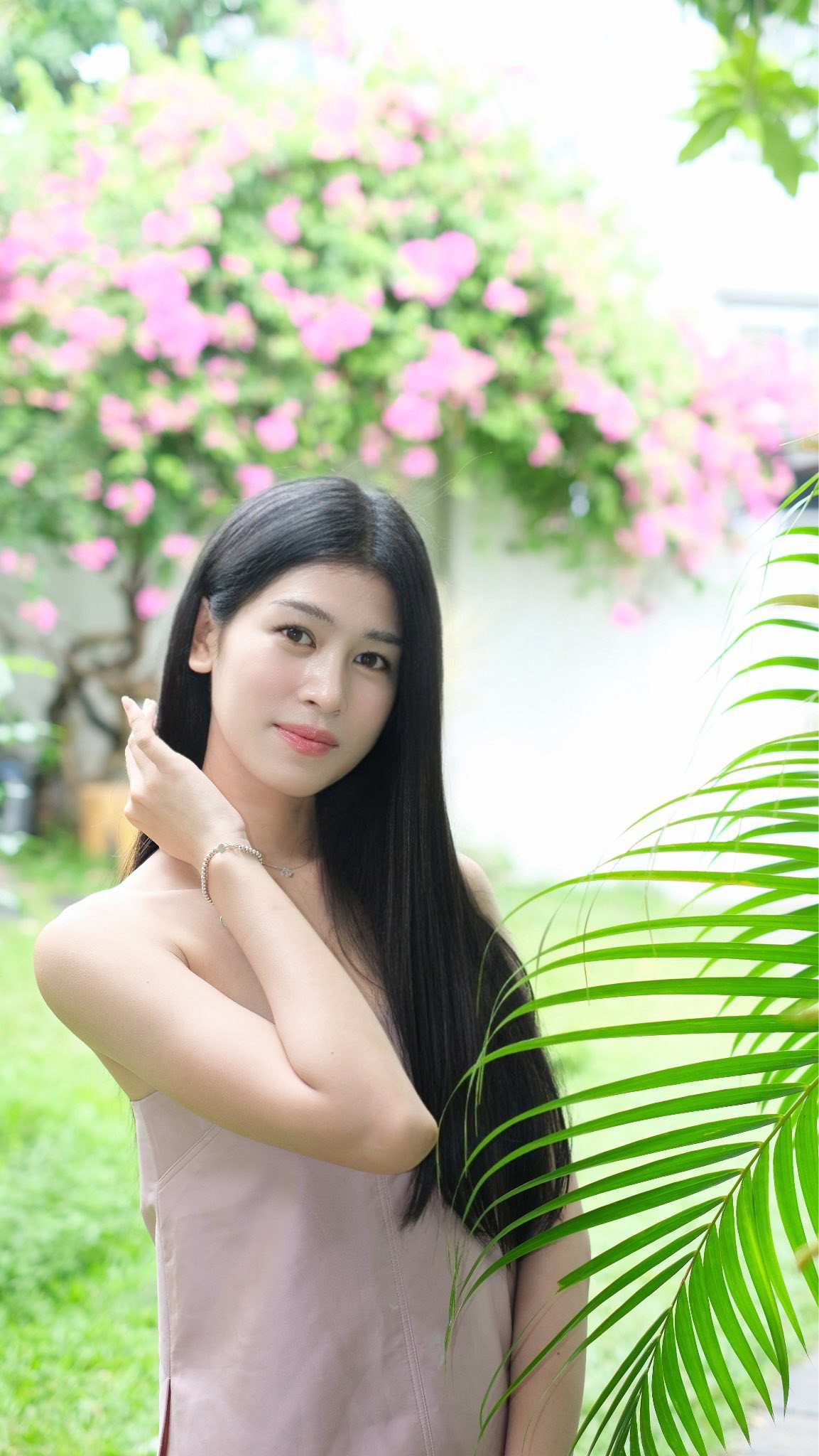 Vào tháng 6 tới, Thanh Thảo cùng 24 cô gái có mặt ở TP Huế để tham dự vòng chung kết toàn quốc Hoa hậu Việt Nam 2024. &quot;Đến với cuộc thi Hoa hậu Việt Nam, tôi đã bước ra khỏi vùng an toàn của mình. Cho dù đi tiếp hay không, tôi vẫn tiếp tục hành trình trau dồi bản thân&quot;, Thanh Thảo chia sẻ.