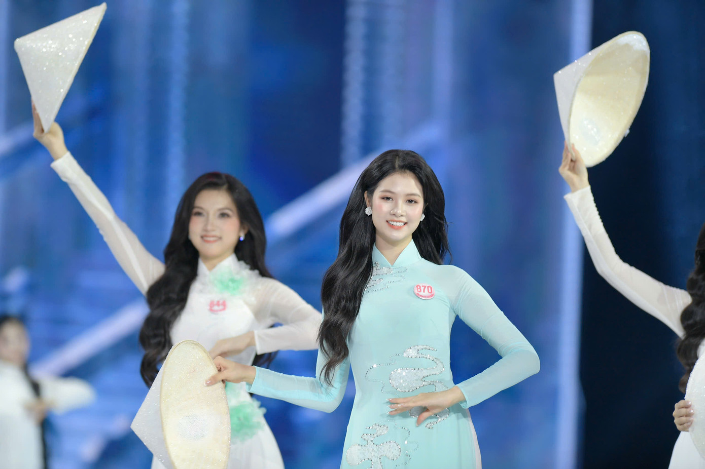 Phương Linh tự nhận thấy mình yếu về khả năng catwalk, nhưng cô nói không nản lòng mà sẽ nỗ lực cải thiện. Thông qua các lớp học cùng chuyên gia tại cuộc thi, cô có cơ hội trau dồi khả năng biểu cảm, giọng nói và kỹ năng trình diễn. Điều đó giúp Phương Linh tự tin thể hiện bản thân trên sân khấu chung khảo Hoa hậu Việt Nam 2024. Trong phần áo dài kết hợp hô tên, Phương Linh tự hào giới thiệu mình là người con Hà Tĩnh.