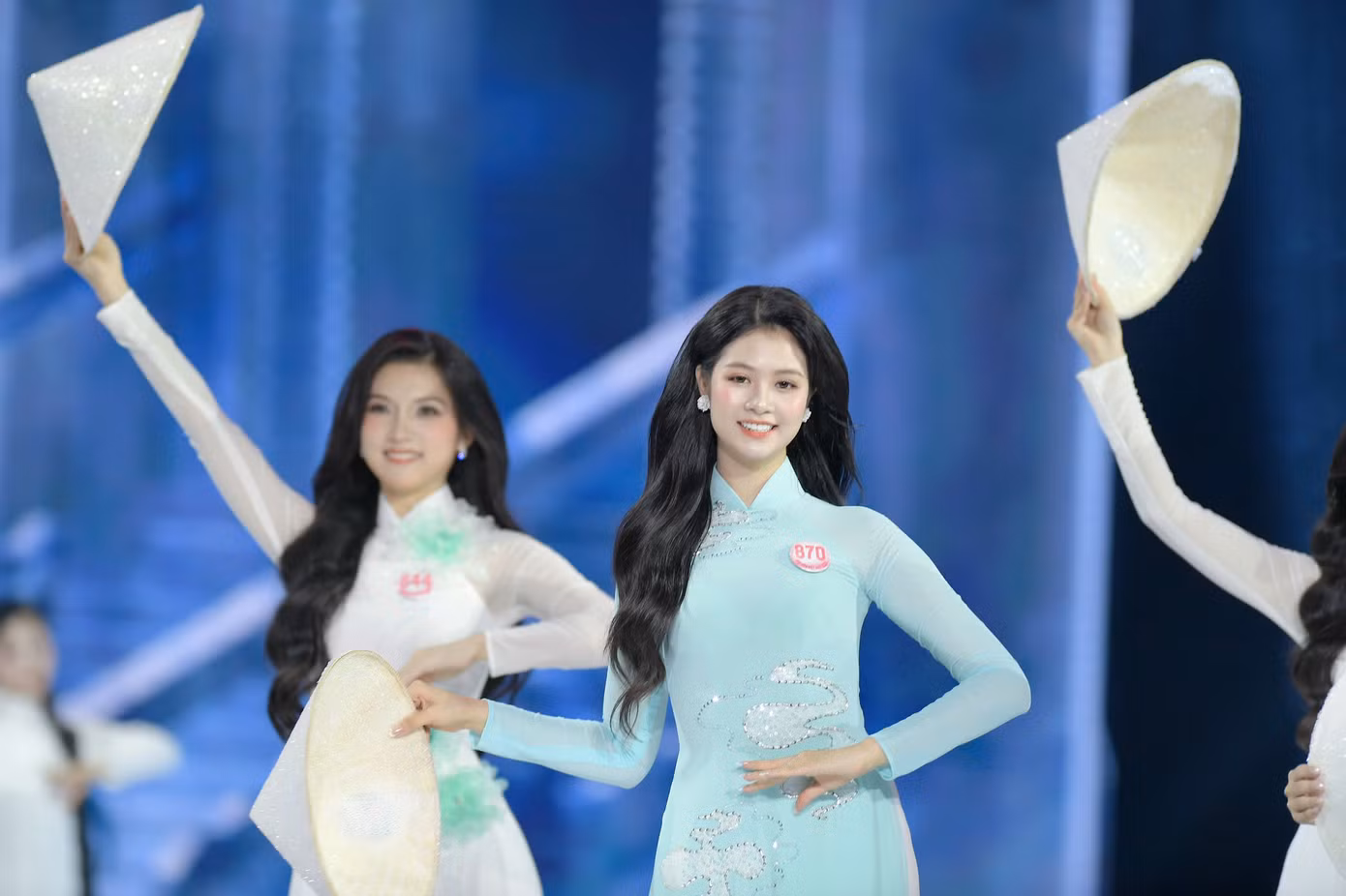 Phương Linh tự nhận thấy mình yếu về khả năng catwalk, nhưng cô nói không nản lòng mà sẽ nỗ lực cải thiện. Thông qua các lớp học cùng chuyên gia tại cuộc thi, cô có cơ hội trau dồi khả năng biểu cảm, giọng nói và kỹ năng trình diễn. Điều đó giúp Phương Linh tự tin thể hiện bản thân trên sân khấu chung khảo Hoa hậu Việt Nam 2024. Trong phần áo dài kết hợp hô tên, Phương Linh tự hào giới thiệu mình là người con Hà Tĩnh.