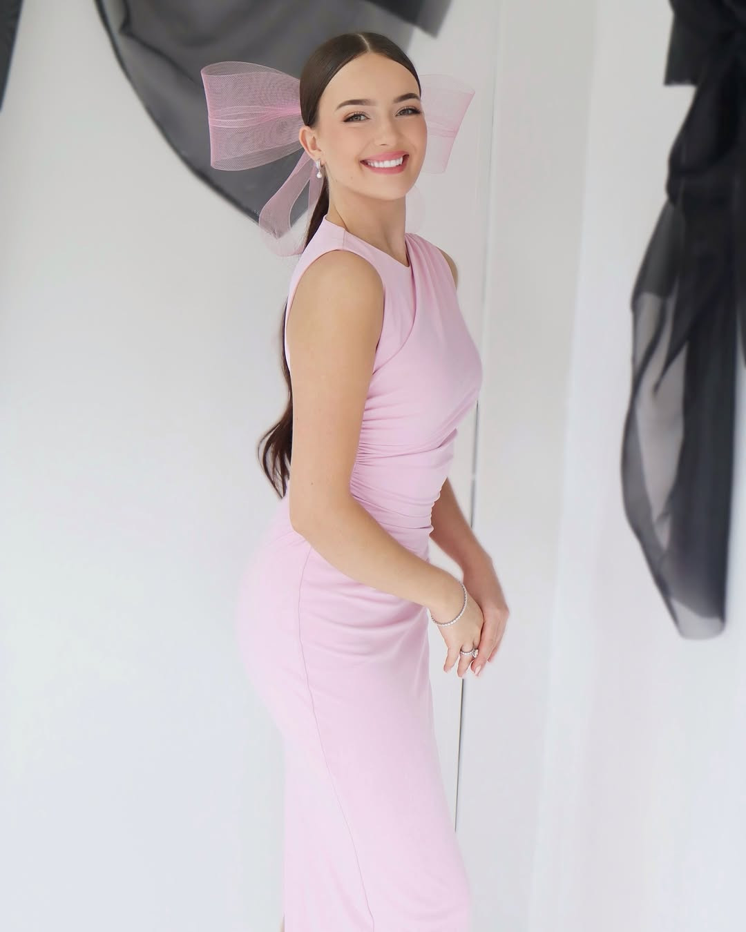 Với hơn 95 triệu trẻ em châu Phi không có bàn ghế cơ bản để học tập, dự án này đã hỗ trợ trực tiếp 6 mục tiêu phát triển bền vững của Liên Hợp Quốc, bao gồm giáo dục chất lượng và bình đẳng giới.