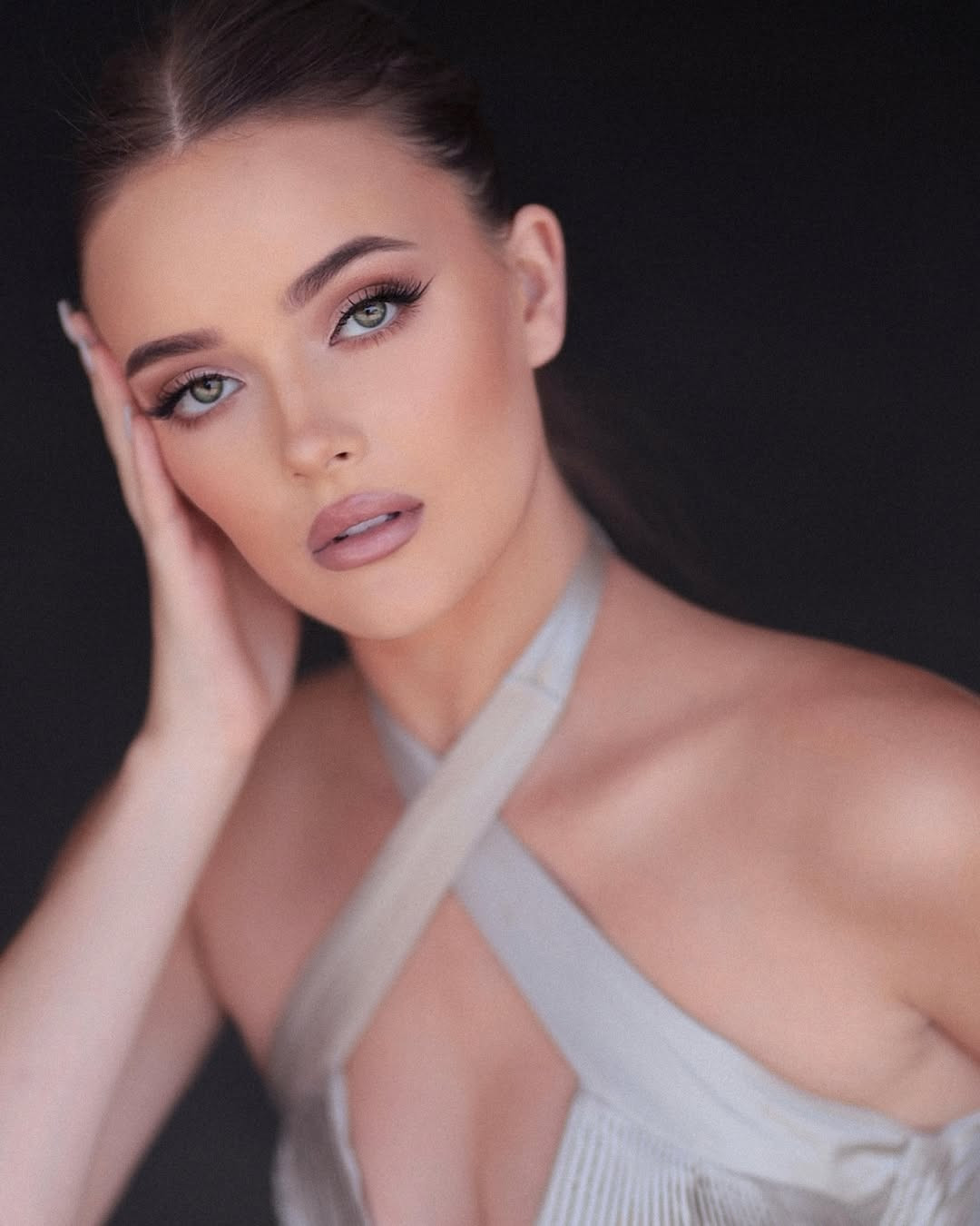 Cô từng tham dự Hoa hậu Thế giới Nam Phi năm 2023 nhưng chỉ giành ngôi á hậu 2. Năm 2024, người đẹp quay trở lại và đăng quang ngôi vị cao nhất, giành quyền đại diện Nam Phi tại Hoa hậu Thế giới 2025 tổ chức ở Ấn Độ.