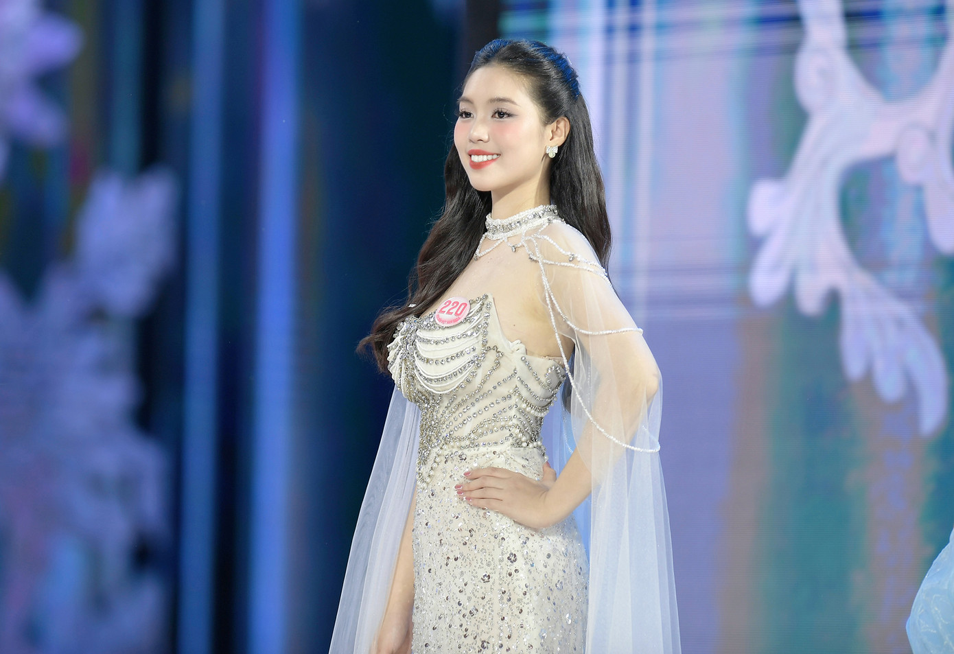 Với 3 phần thi ấn tượng, Châu Anh được xướng tên vào top 25 thí sinh của vòng chung kết Hoa hậu Việt Nam 2024. Châu Anh cảm thấy tự hào vì với cô cuộc thi không chỉ là sân chơi nhan sắc, mà là cơ hội để khẳng định bản thân, không chỉ qua vẻ đẹp hình thể, mà còn qua trí tuệ, bản lĩnh và lòng nhân ái.