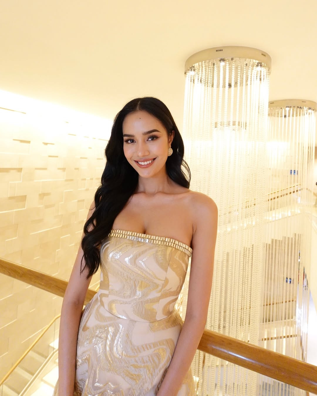 Loạt trang phục thanh lịch của Opal ở Hoa hậu Thế giới.