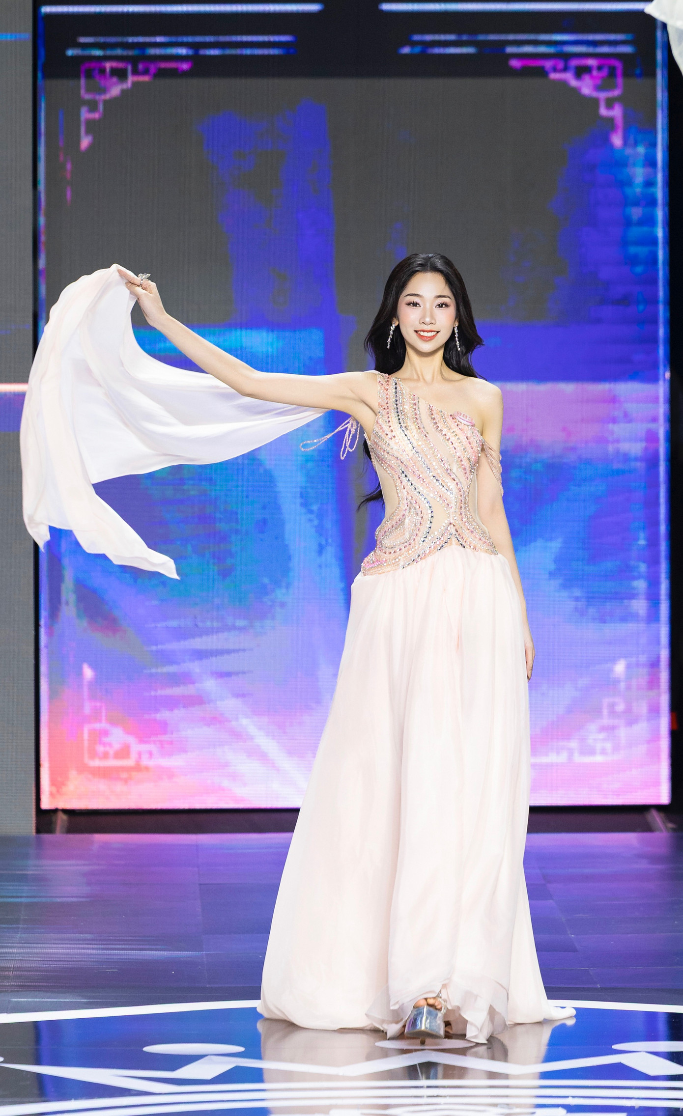 Thí sinh Phạm Thùy Dương, SBD 983, sinh năm 2003, đến từ Thủ đô Hà Nội. Cô cao 1,71 m, nặng 51 kg, số đo ba vòng 73-59-94 cm. Cô là giảng viên đào tạo người mẫu, sinh viên năm cuối của Đại học Ngoại thương và Đại học Kinh tế Quốc dân.