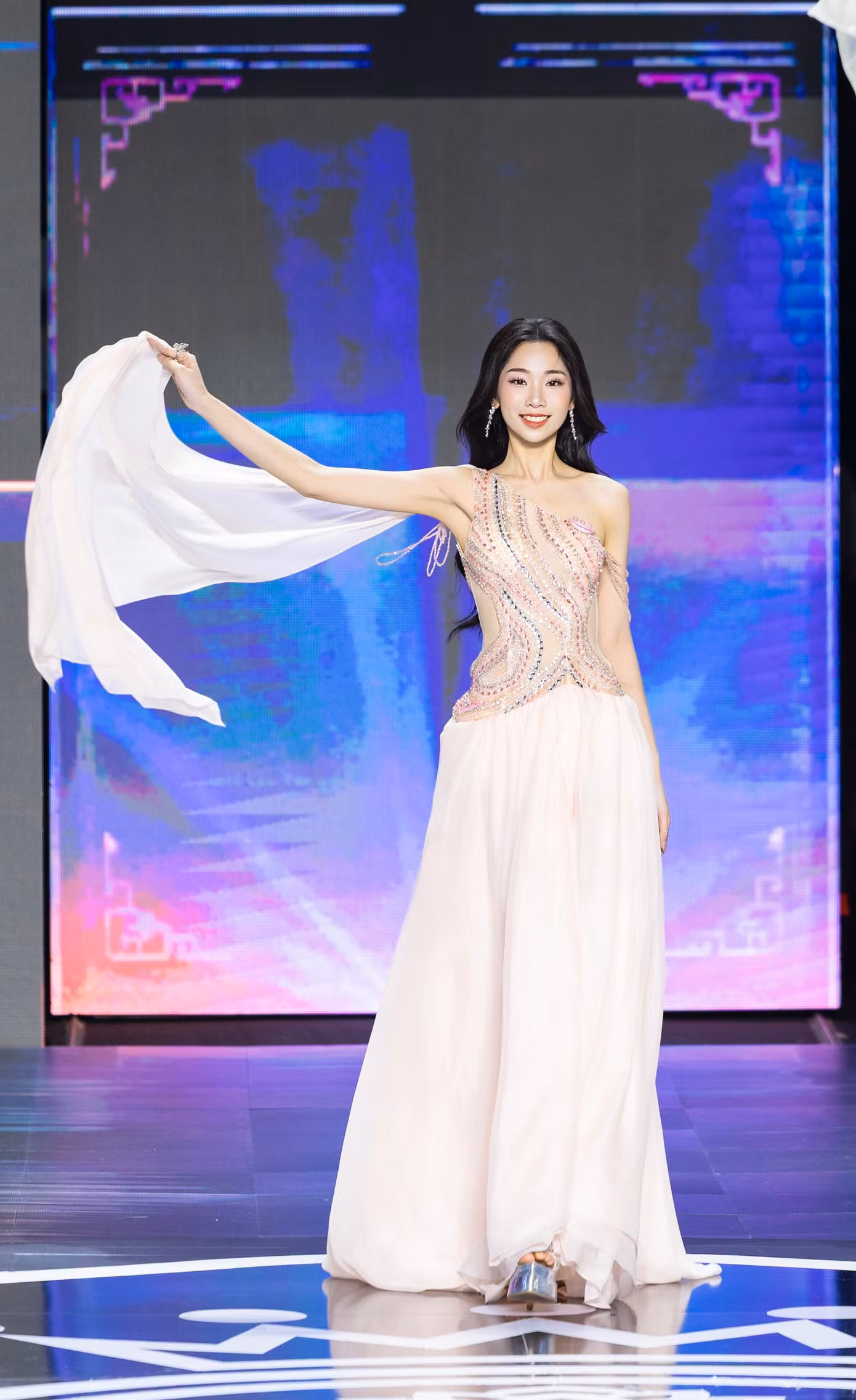 Thí sinh Phạm Thùy Dương, SBD 983, sinh năm 2003, đến từ Thủ đô Hà Nội. Cô cao 1,71 m, nặng 51 kg, số đo ba vòng 73-59-94 cm. Cô là giảng viên đào tạo người mẫu, sinh viên năm cuối của Đại học Ngoại thương và Đại học Kinh tế Quốc dân.