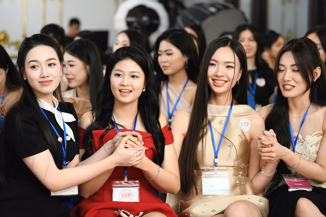 Lần đầu đối diện các thành viên ban giám khảo, Phương Linh trải qua giây phút bỡ ngỡ. Cô được Hoa hậu Đỗ Thị Hà gợi ý vén tóc ra sau để khoe khuôn mặt cũng như cách tạo dáng để thu hút hơn. Tuy vậy, Phương Linh để lại ấn tượng với các giám khảo, được khen xinh như búp bê. Trải qua các phần thi trong ngày sơ khảo, Phương Linh rạng rỡ khi nhận tấm vé vào vòng chung khảo.