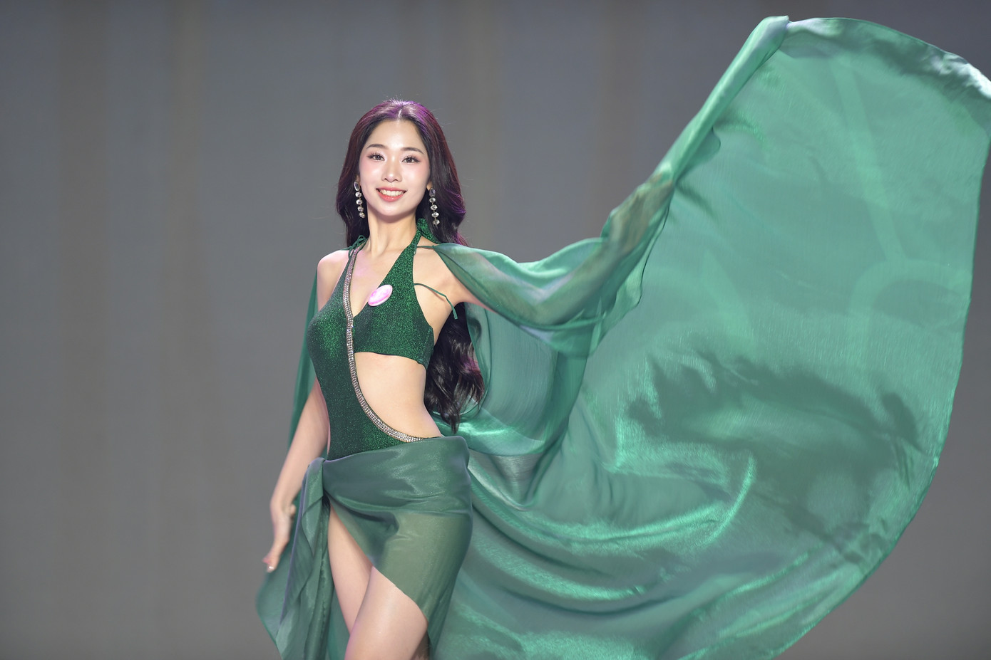 Cô có những màn bung tà ấn tượng khi trình diễn trong phần thi bikini. Với khả năng cảm nhạc, giải phóng hình thể tốt, Thùy Dương biết cách làm mình tỏa sáng trên sân khấu. Cô biết tương tác với ống kính máy quay, tạo dáng chuyên nghiệp.