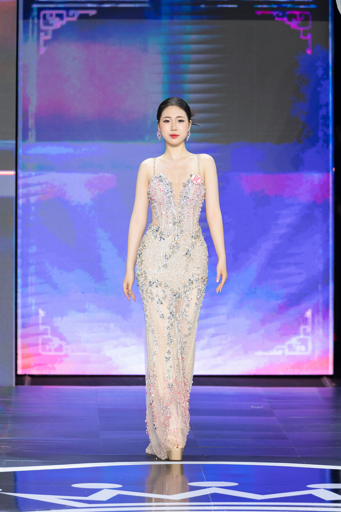 Phương Chi nói cô đi thi với tâm lý thoải mái nên khi đến phần xướng tên top 25, cô không quá hồi hộp. “Tôi thấy thí sinh nào cũng đã nỗ lực hết sức nên ai được gọi tên vào chung kết cũng đều xứng đáng”, cô nói.