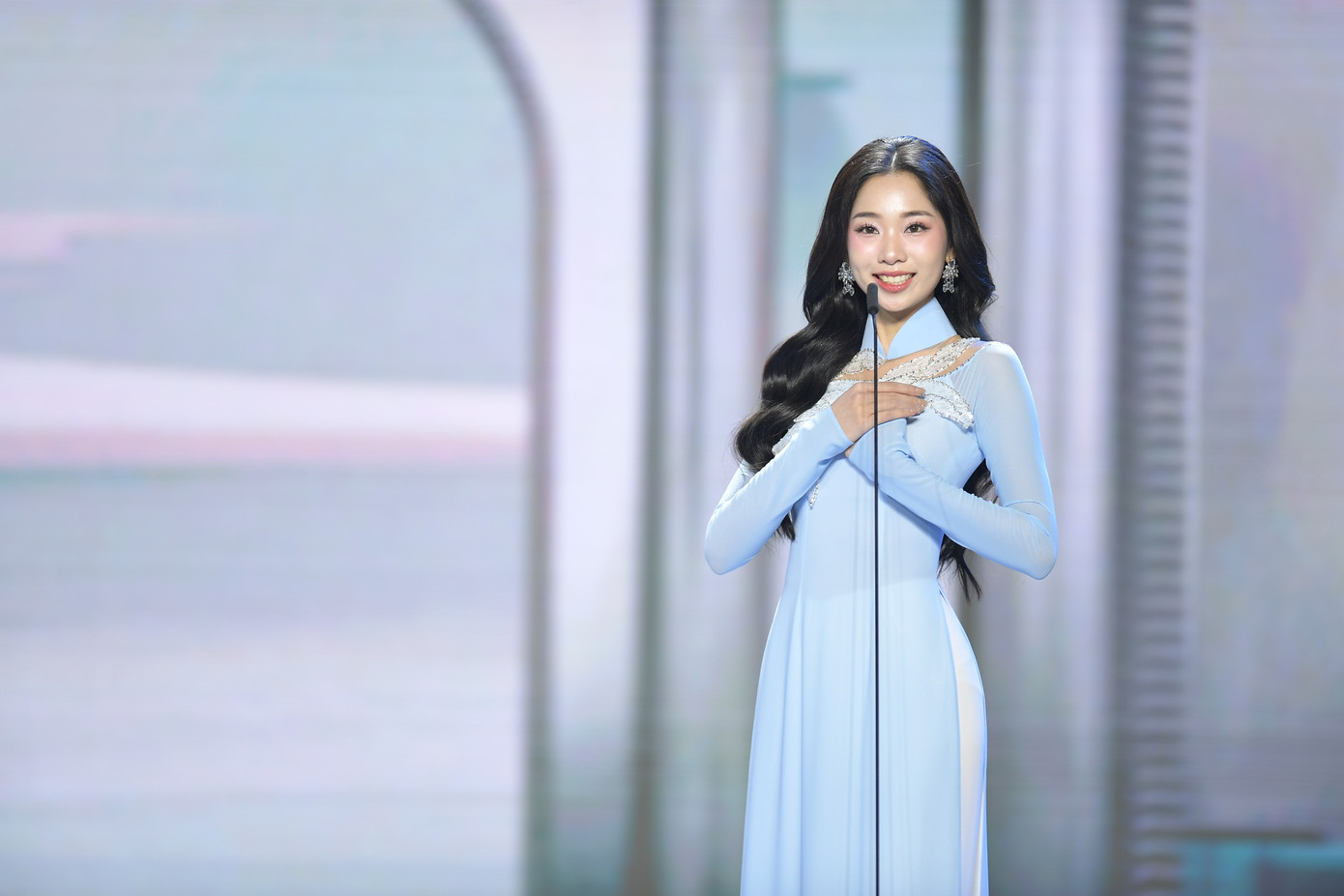 Phạm Thùy Dương, SBD 983, sinh năm 2003, đến từ Thủ đô Hà Nội. Cô cao 1,71 m, nặng 51 kg, số đo ba vòng 73-59-94 cm. Cô là sinh viên năm cuối Đại học Ngoại thương và Đại học Kinh tế Quốc dân.