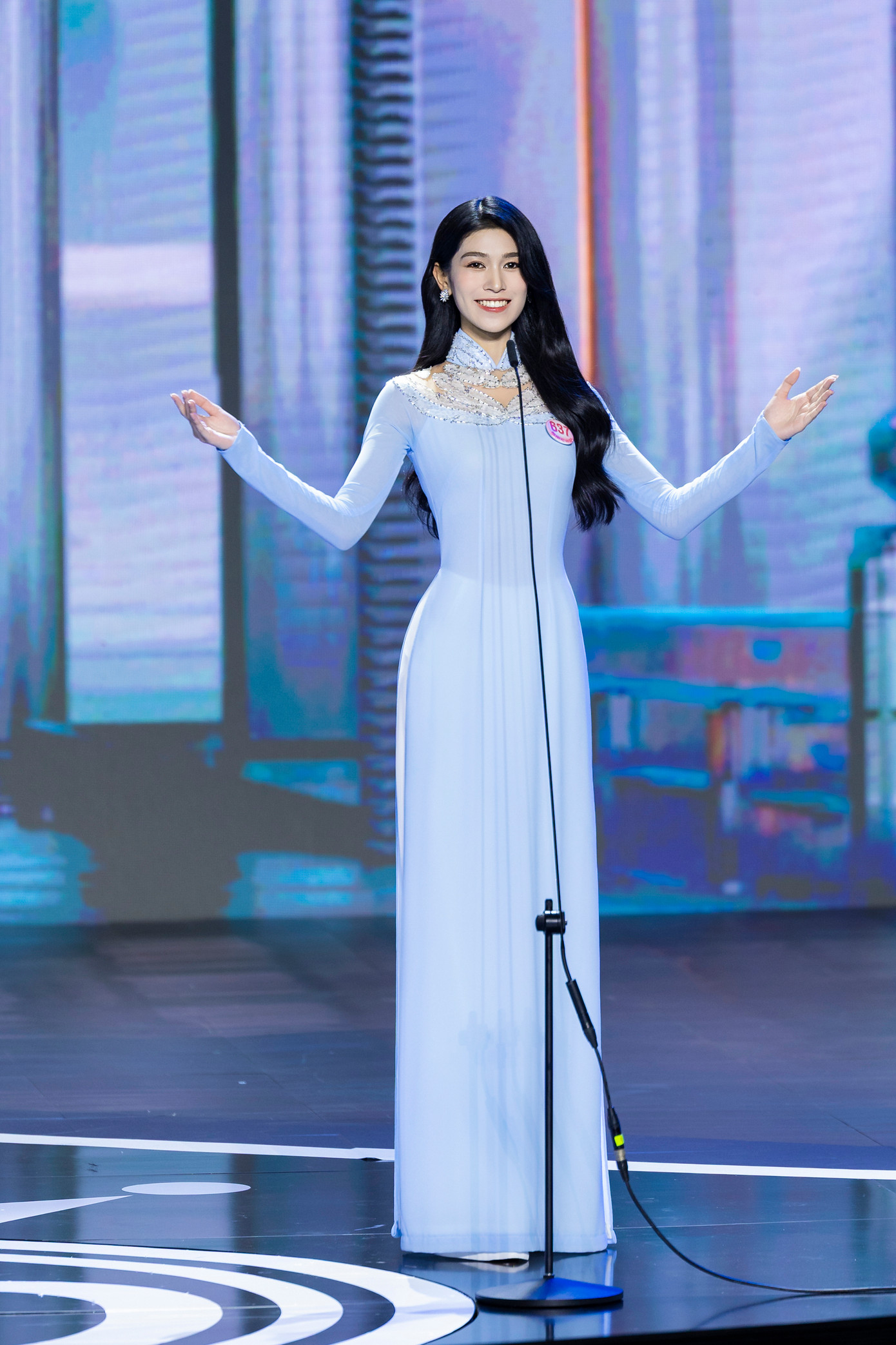 Tối 20/4, thí sinh Nguyễn Thanh Thảo cùng 40 cô gái tham gia đêm chung khảo toàn quốc Hoa hậu Việt Nam 2024 diễn ra ở Cung thể thao Quần Ngựa (Ba Đình, Hà Nội). Mở màn đêm thi, 41 thí sinh tham gia phần đồng diễn áo dài trên nền nhạc ca khúc Việt Nam hào quang rực sáng của Satila Hồng Vịnh và Lưu Hiền Trinh. Đây cũng là lần đầu tiên Hoa hậu Việt Nam có màn áo dài kết hợp hô tên. Thanh Thảo tự hào hô tên: &quot;Tôi là Nguyễn Thanh Thảo, tôi đến từ Thủ đô Hà Nội&quot;.