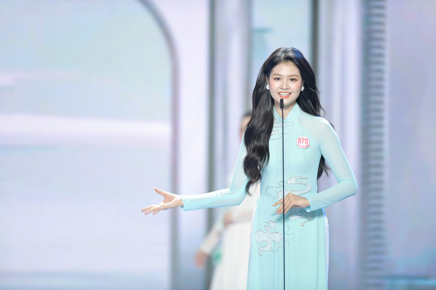 Phương Linh tự nhận thấy mình yếu về khả năng catwalk, nhưng cô nói không nản lòng mà sẽ nỗ lực cải thiện. Thông qua các lớp học cùng chuyên gia tại cuộc thi, cô có cơ hội trau dồi khả năng biểu cảm, giọng nói và kỹ năng trình diễn. Điều đó giúp Phương Linh tự tin thể hiện bản thân trên sân khấu chung khảo Hoa hậu Việt Nam 2024. Trong phần áo dài kết hợp hô tên, Phương Linh tự hào giới thiệu mình là người con Hà Tĩnh.