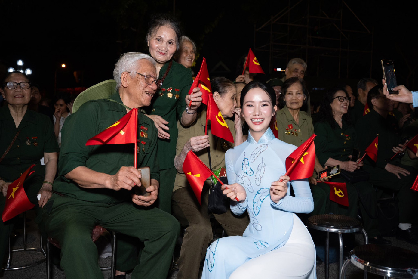 Phương Nhi cho biết đến với vòng chung kết Hoa hậu Việt Nam 2024, cô mang đến điều bất ngờ ấp ủ từ lâu trong phần thi dạ hội, với hình ảnh đậm chất Việt Nam và đặc trưng của người con gái Huế.