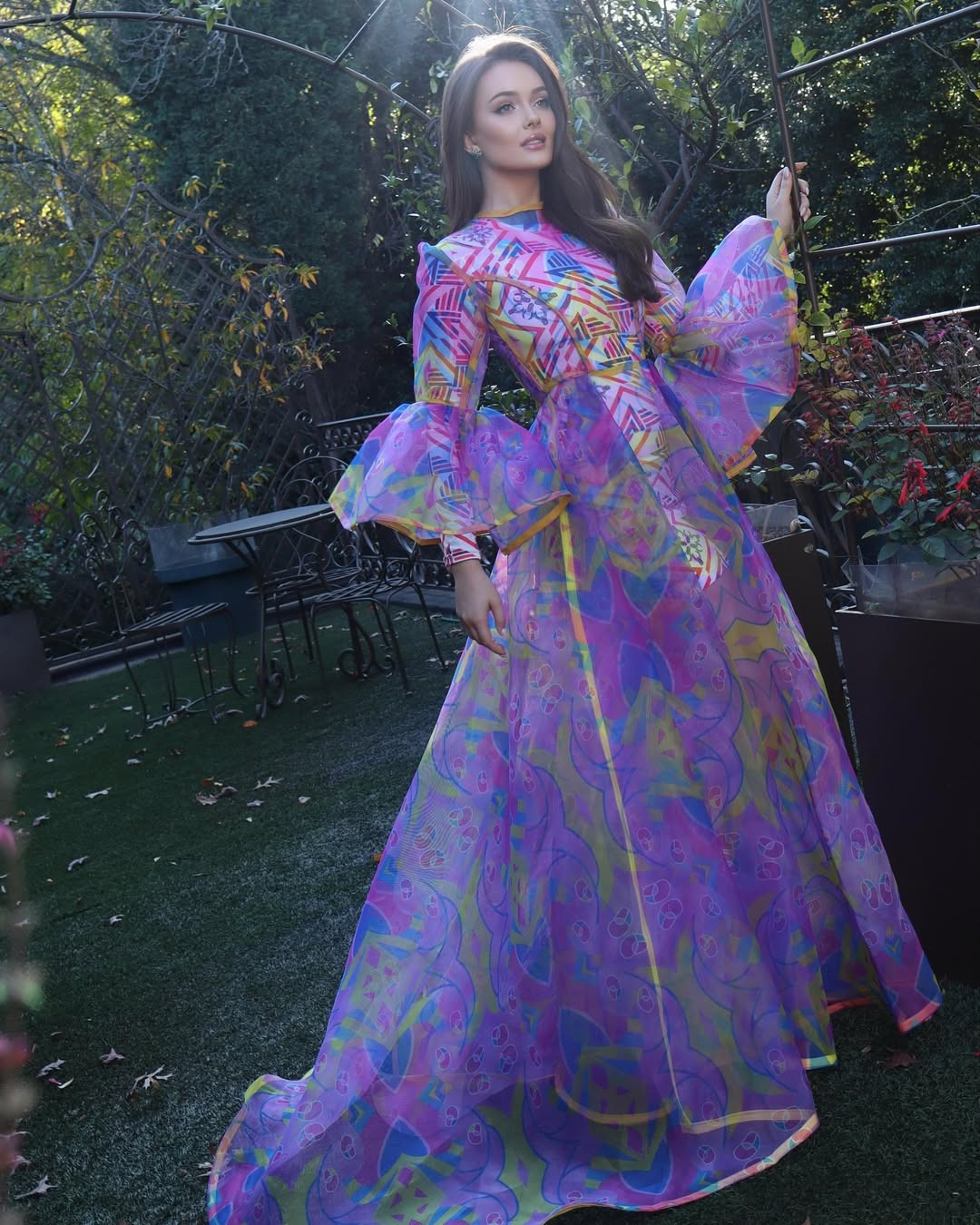 Trong những ngày dự thi Hoa hậu Thế giới ở Ấn Độ, Zoalize thu hút sự chú ý, ủng hộ của khán giả quê nhà. Trang cá nhân của cô được quan tâm và có lượng tương tác tăng nhanh chóng.