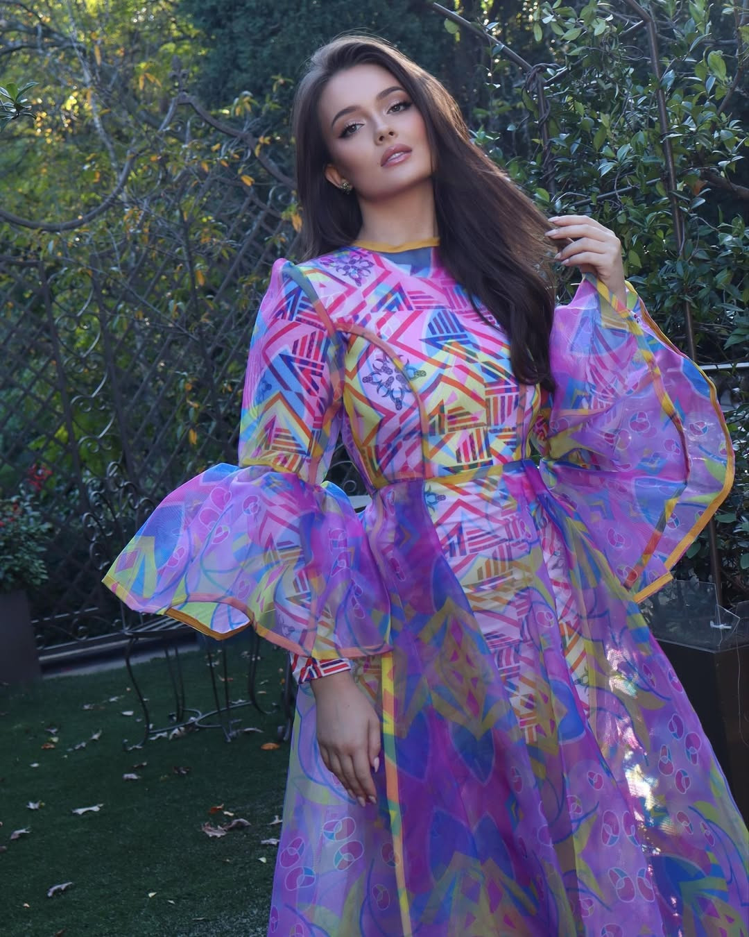 Trong những ngày dự thi Hoa hậu Thế giới ở Ấn Độ, Zoalize thu hút sự chú ý, ủng hộ của khán giả quê nhà. Trang cá nhân của cô được quan tâm và có lượng tương tác tăng nhanh chóng.