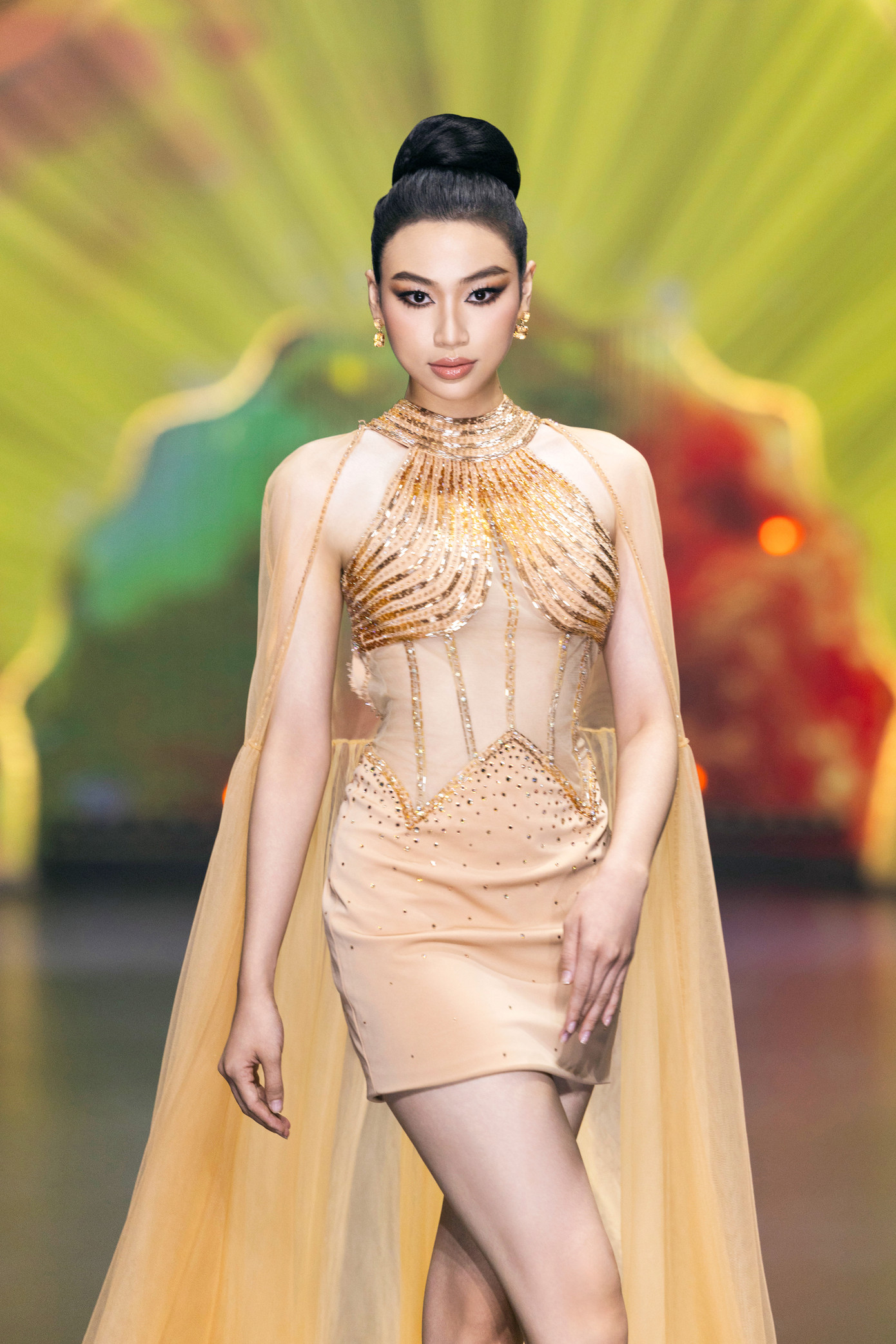 Trần Thị Huyền Cơ SBD 658, sinh năm 2003, đến từ Nghệ An. Cô cao 1,72 m, nặng 51 kg, số đo ba vòng 78-57-89 cm. Huyền Cơ là Á khôi ĐH Tài chính - Marketing 2023. Cô từng tham gia lĩnh vực trình diễn thời trang với tư cách người mẫu nên thử thách trên sàn catwalk không làm khó được người đẹp. Ngoài cách trình diễn chuyên nghiệp, Huyền Cơ gây ấn tượng với thần thái sắc lạnh.