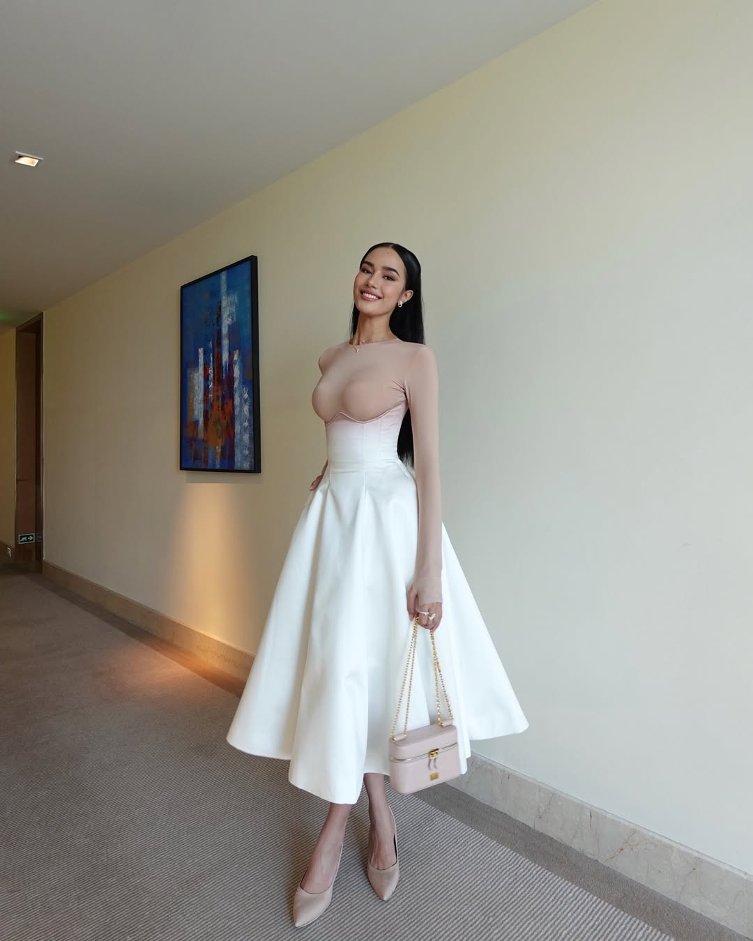 Opal với thiết kế xuyên thấu bị nhận xét thiếu tinh tế.