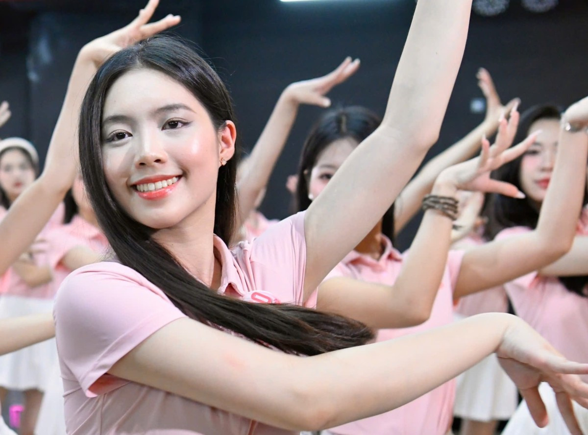 Châu Anh nói cô được bố mẹ và chị gái động viên, hỗ trợ nhiệt tình trong quá trình tham gia cuộc thi Hoa hậu Việt Nam 2024. Chị gái đã giúp Châu Anh chuẩn bị hành trang cần thiết cho cuộc thi, trong khi đó bố cô, với kinh nghiệm là một cán bộ chính trị trong quân đội, là người động viên và hướng dẫn Châu Anh cách thuyết trình, giúp cô tự tin hơn.