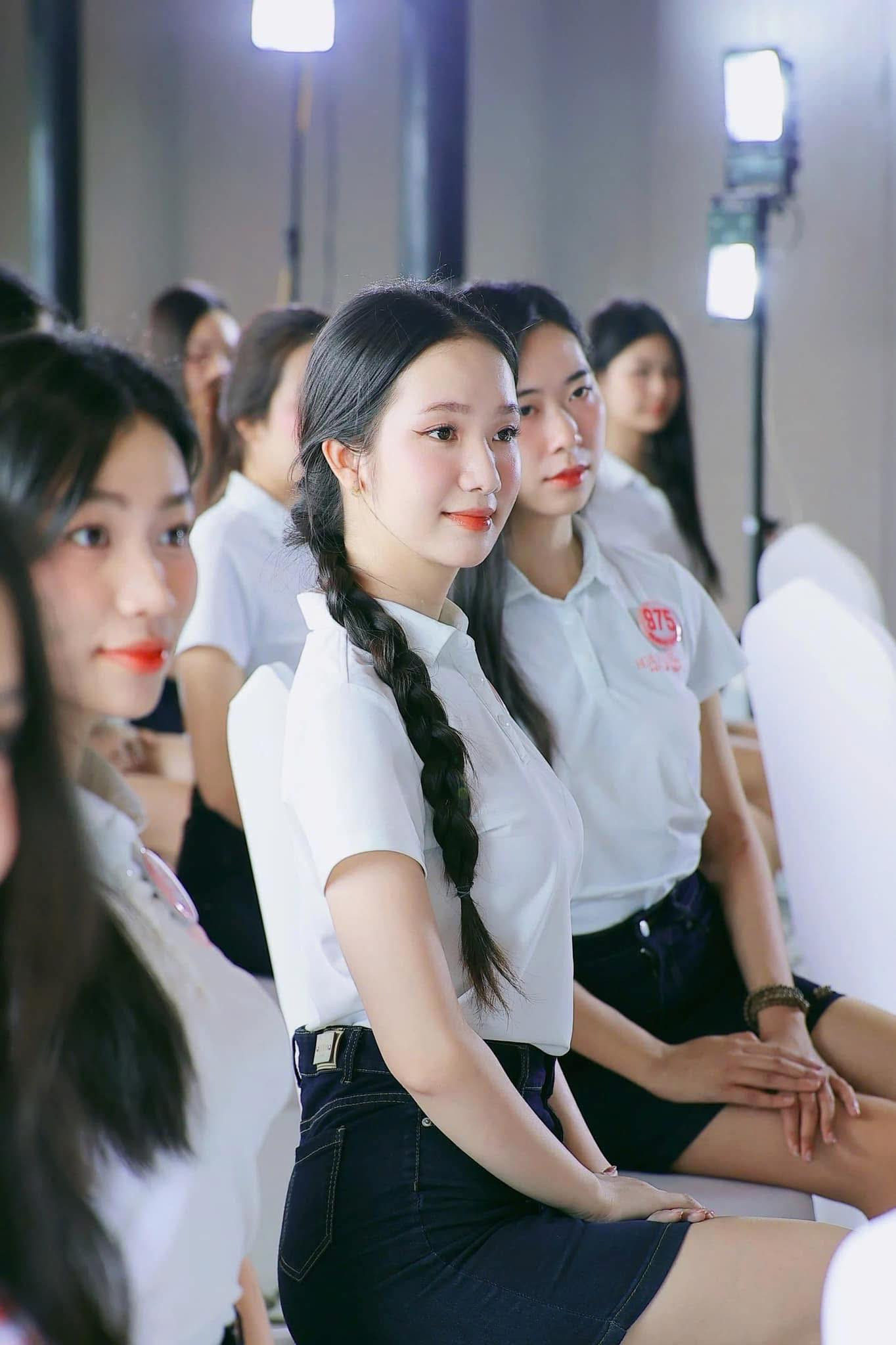 Sau vòng chung khảo, Phương Nhi tích cực trau dồi bản thân để chuẩn bị cho chung kết. &quot;Về hình thể, tôi duy trì chế độ tập luyện khoa học mỗi ngày, kết hợp giữa gym, yoga và chế độ ăn uống lành mạnh để đảm bảo sức khỏe và vóc dáng. Về kỹ năng trình diễn, tôi tập catwalk, chỉnh từng bước chân, ánh mắt sao cho toát lên sự tự tin và thần sắc riêng của mình trên sân khấu&quot;, cô nói.