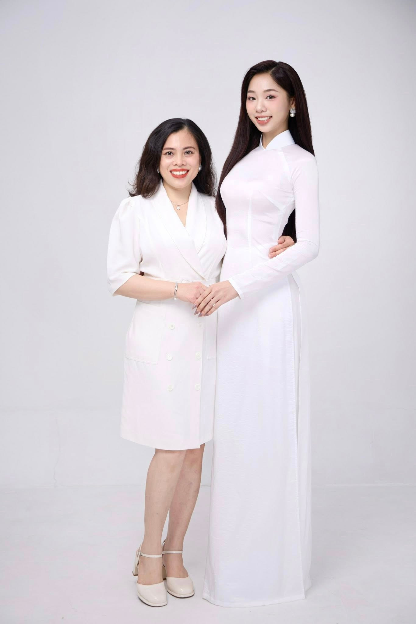 Hình ảnh các thí sinh Hoa hậu Việt Nam trong Ngày của mẹ.