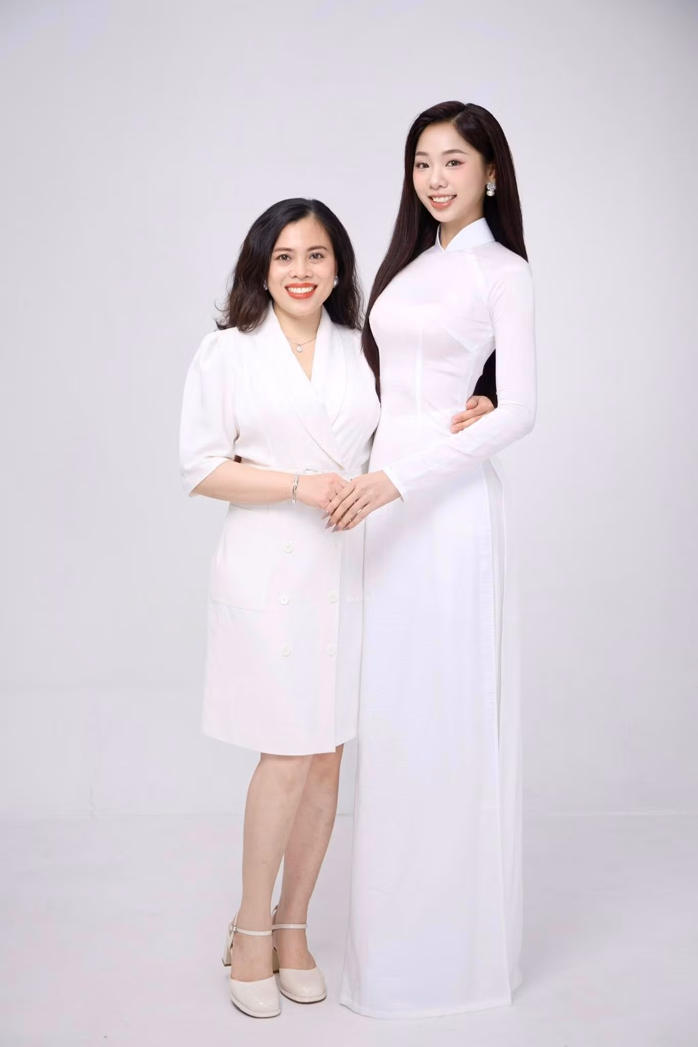 Hình ảnh các thí sinh Hoa hậu Việt Nam trong Ngày của mẹ.