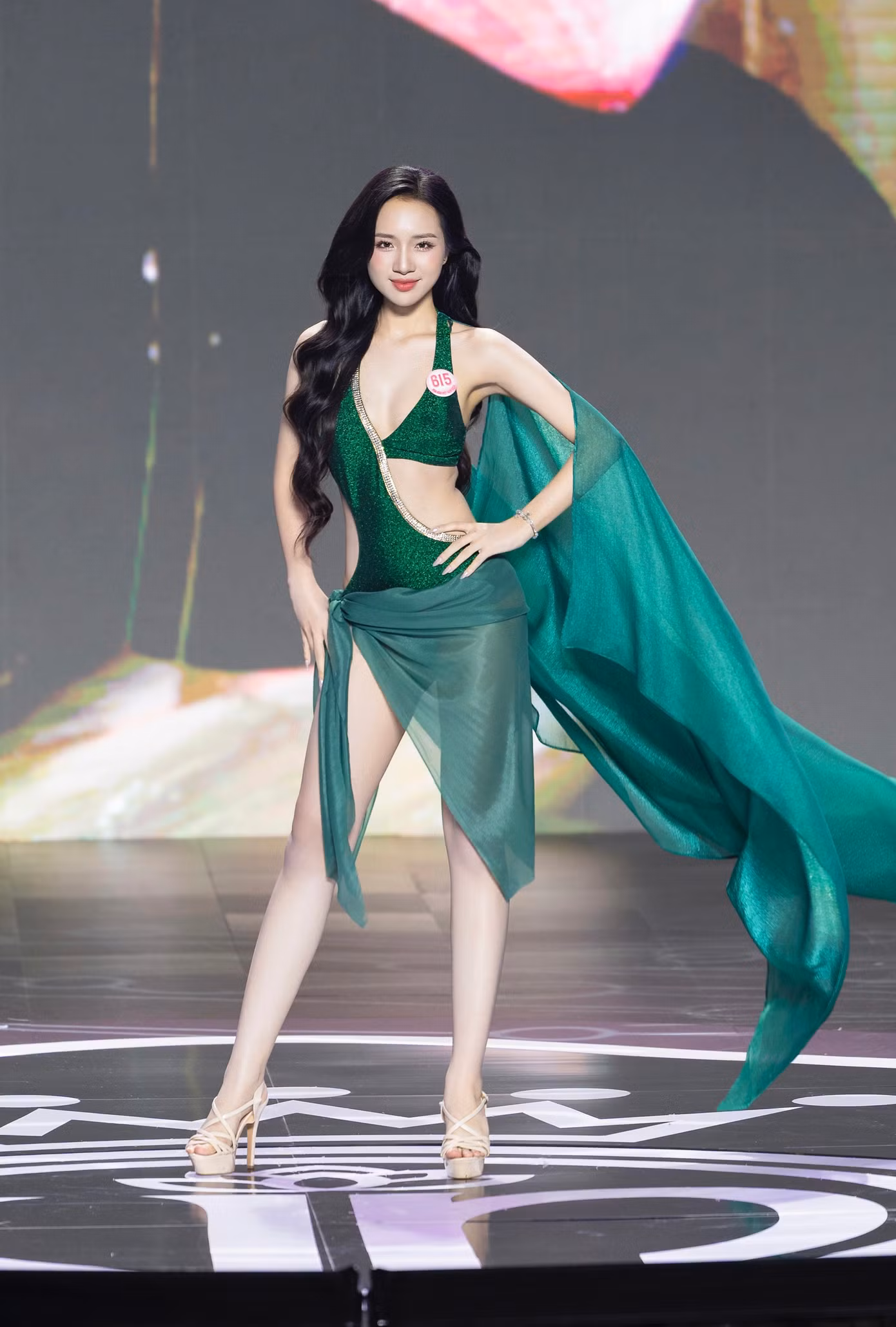 Thí sinh Hà Thị Giang Thanh, SBD 615, sinh năm 2002, đến từ Quảng Ninh. Cô cao 1,74 m, nặng 57 kg, số đo ba vòng 80-62-93 cm. Giang Thanh là người mẫu tự do, tốt nghiệp Đại học Văn hóa Hà Nội. Cô mong muốn trau dồi bản thân để hướng tới nghề nghiệp là thuyết minh viên. Giang Thanh từng tham dự Hoa khôi Sinh viên Việt Nam của Trung ương Hội liên hiệp Thanh niên Việt Nam và lọt vào top 5.